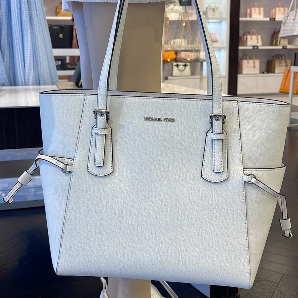 MICHAEL KORS Voyager Larg Saffiano Leather EW Tote Shoulder Bag
Optic White 
NWT - Picture 9 of 16